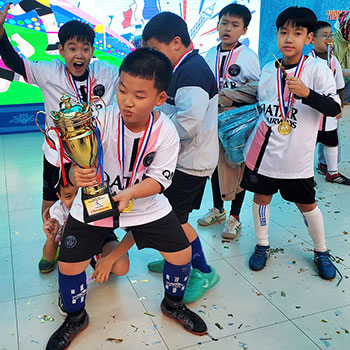 giao hữu bóng đá Pháp ngữ